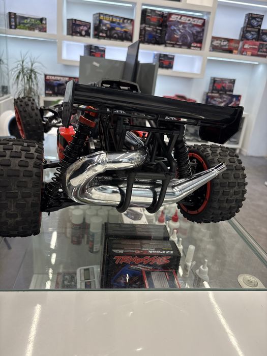 Carro a Combustão Vermelho