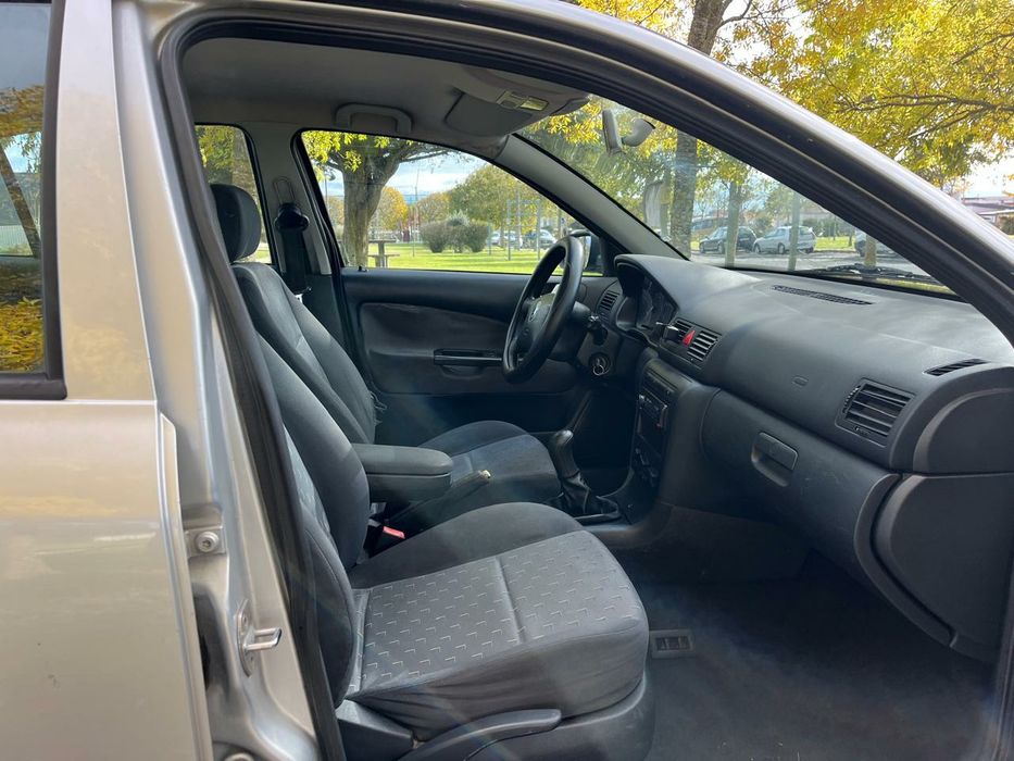 Skoda Octávia 1.6 ambiente 2003