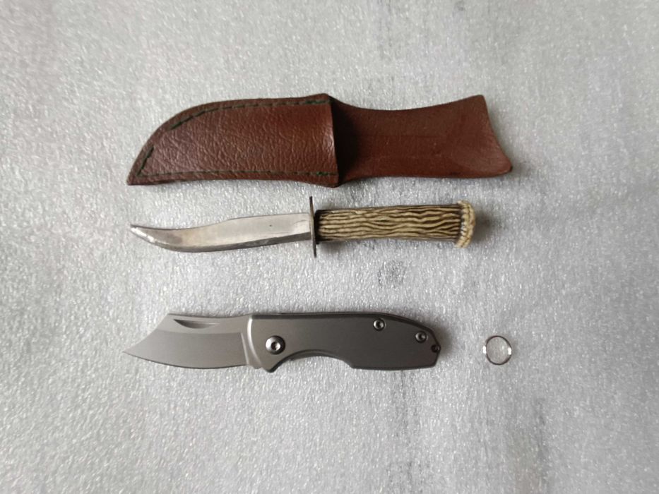 dwa noże: Finka z PRL-u i składany