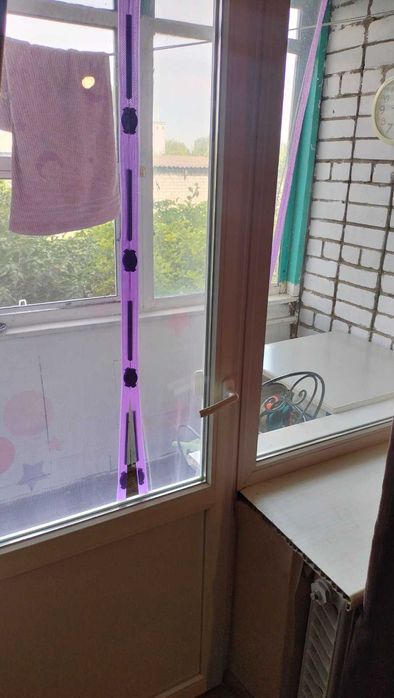 Здам 2 кімнати з 4 у квартирі,жити з власницею,яка на кріслі колісному