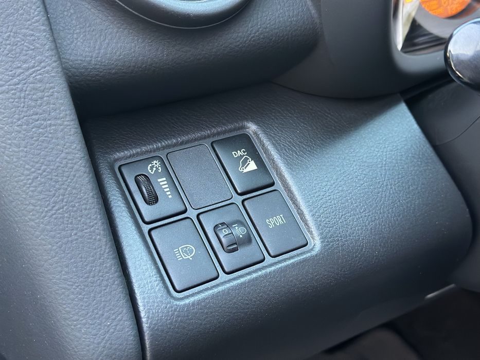 Продам Toyota RAV4 2011 год