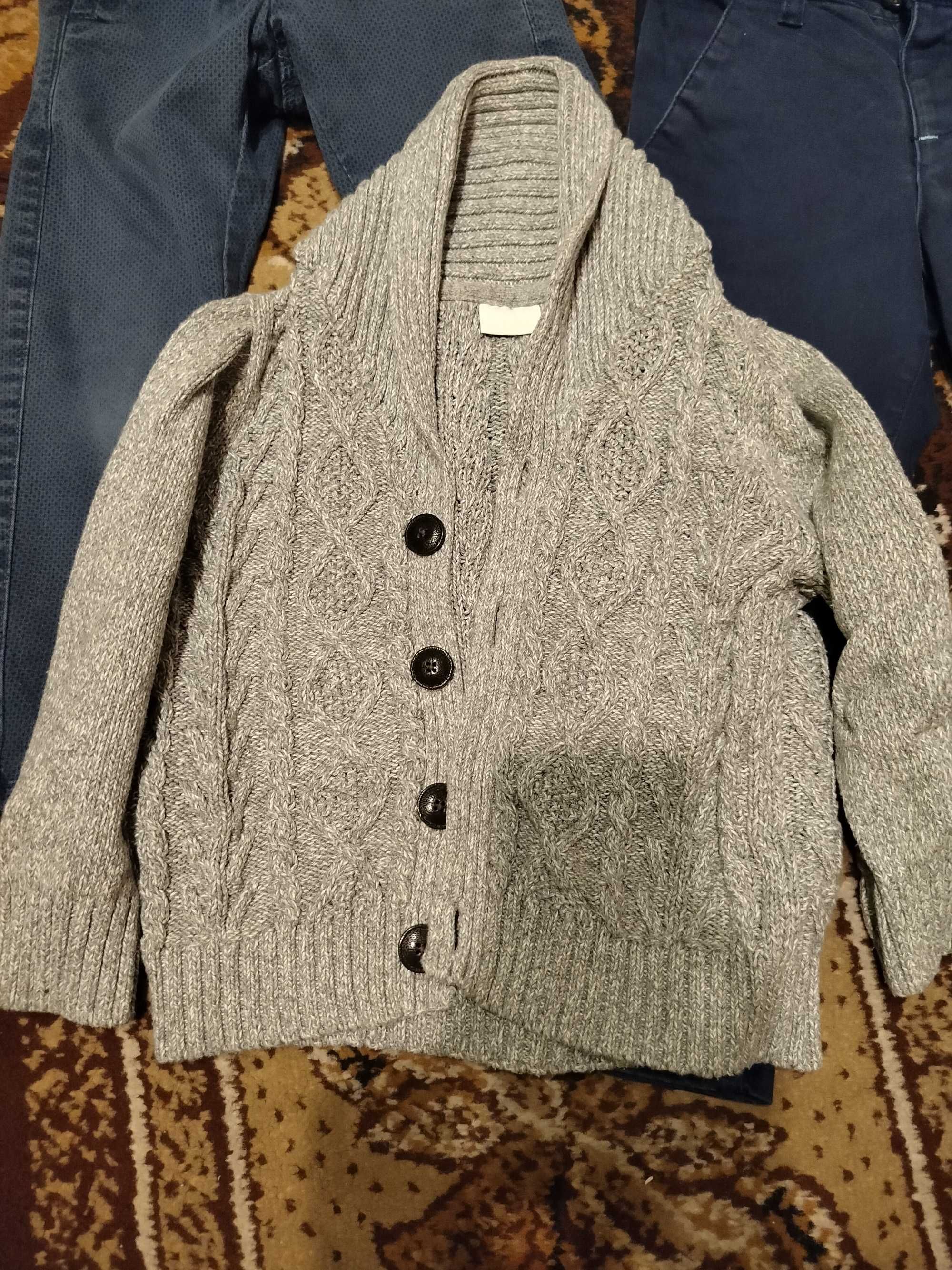 Elegancki szary sweter chłopięcy + 3pary spodni rozmiar 92-98