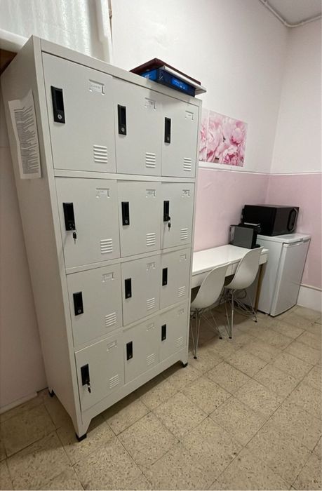 Aluga-se gabinete em cabeleireiro