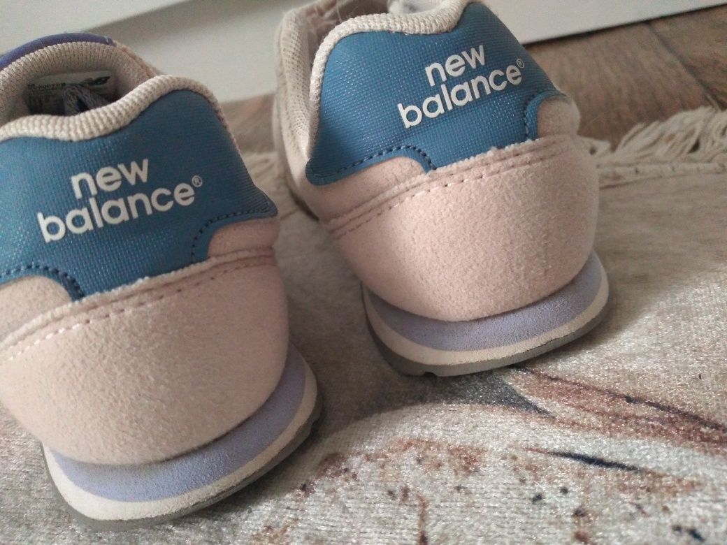 Bardzo lekkie buty new balance na rzepy 32