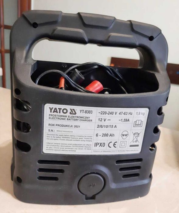 Зарядное устройство YATO YT-8303. 12 V. 15A.