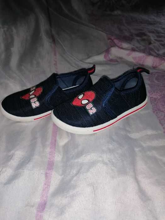 Sptzedam buty dla chlopca