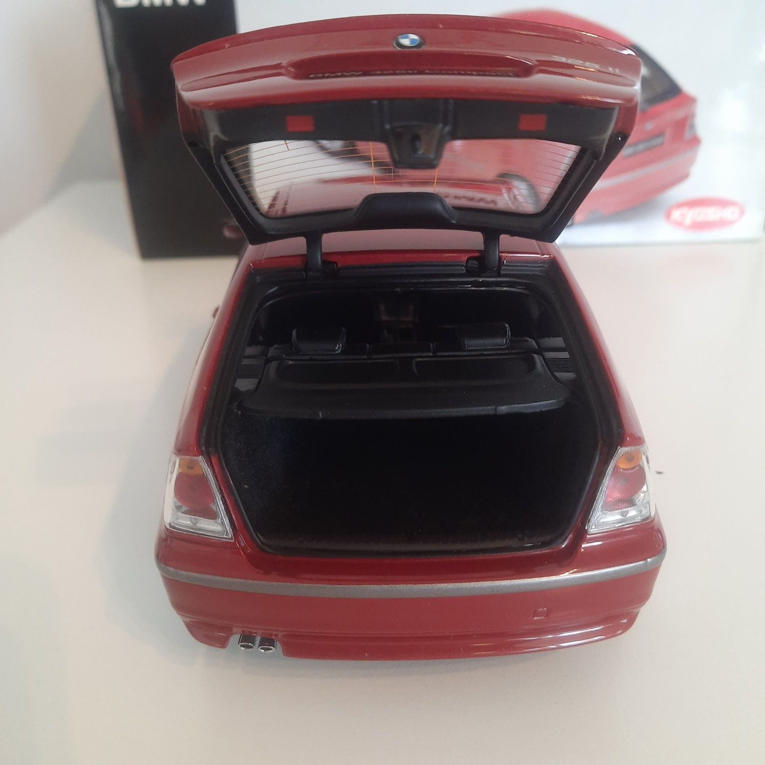Bmw 325 ti compact kyosho 1:18 kolekcjonerski
