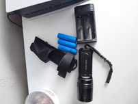 Latarka Fenix tk35 + ładowarka i 3 akumulatory