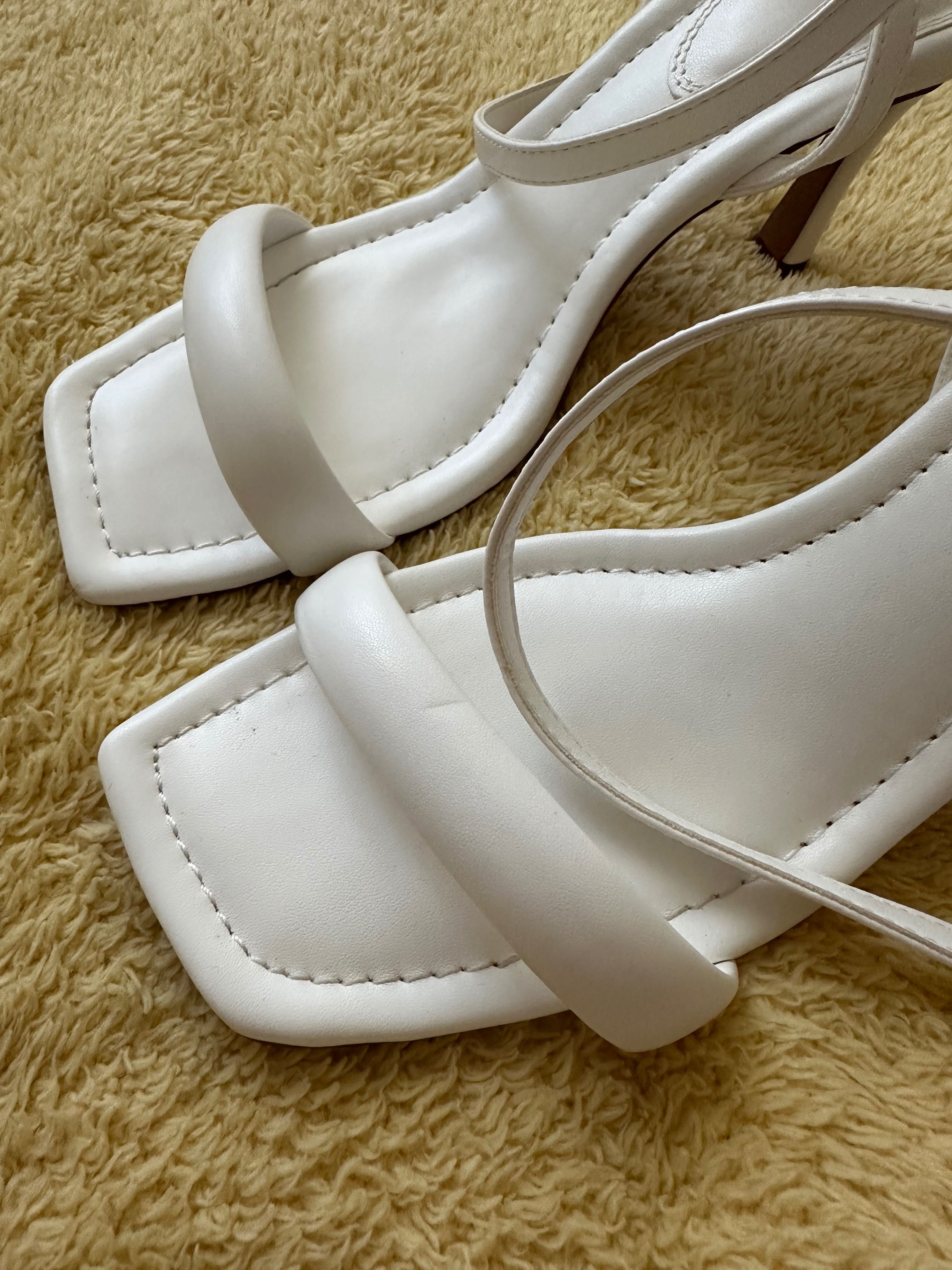 Buty/ sandałki/ szpilki 38 białe