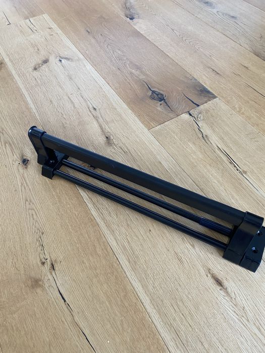 Wieszak na ubrania wewnętrzny  do montażu wewnatrz szafy, wysuwany