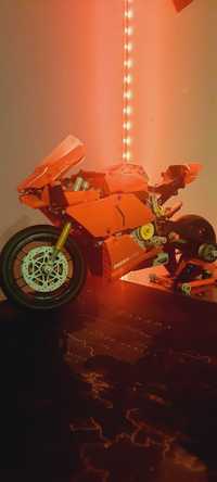 LEGO Ducati Corse (zestaw złożony)