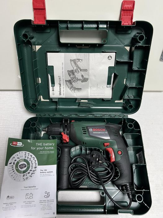 Дриль ударний Bosch UniversalImpact 700 у валізі Англія