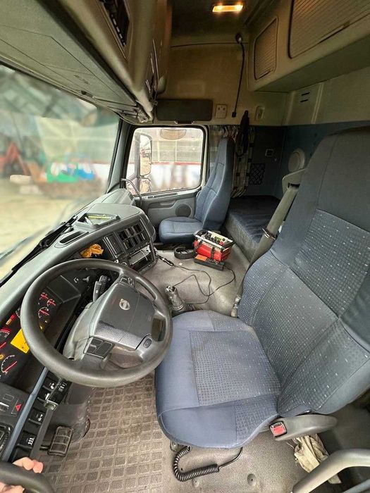 Volvo FM 440, 2008 р. з маніпулятором FASSI, зусиллям 66 т/м