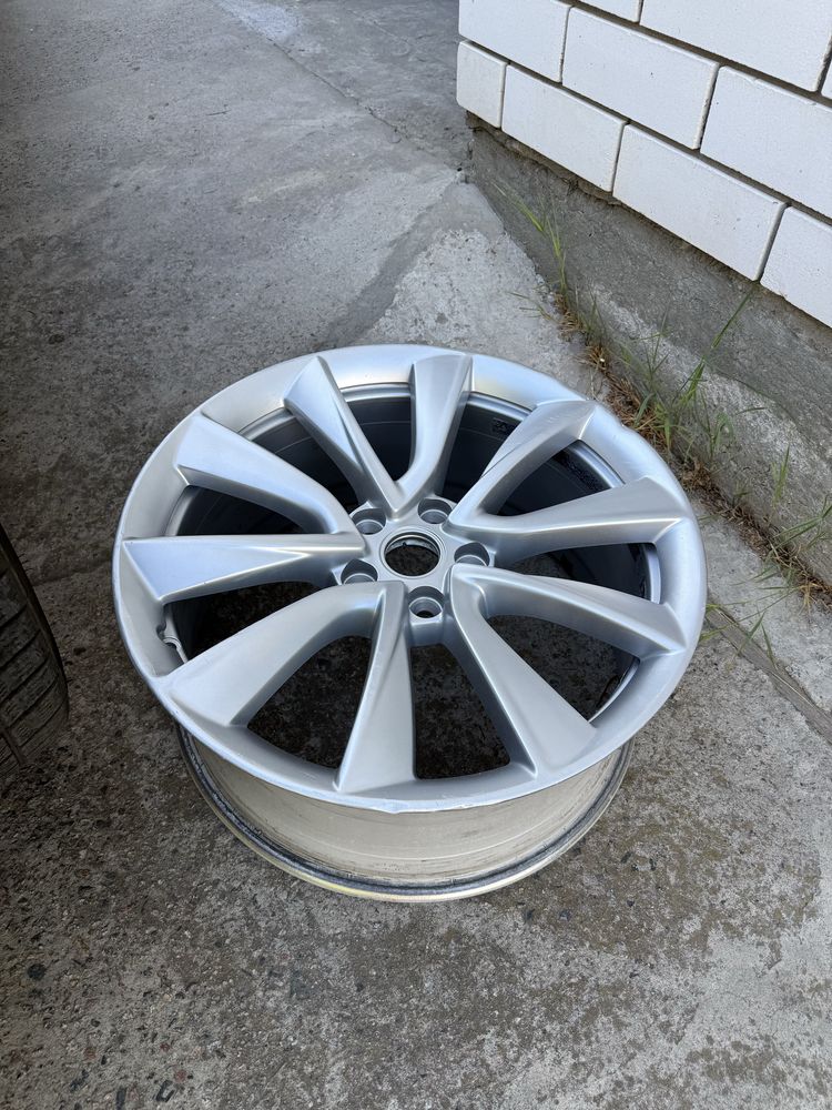 Диск Tesla Model 3 r19
