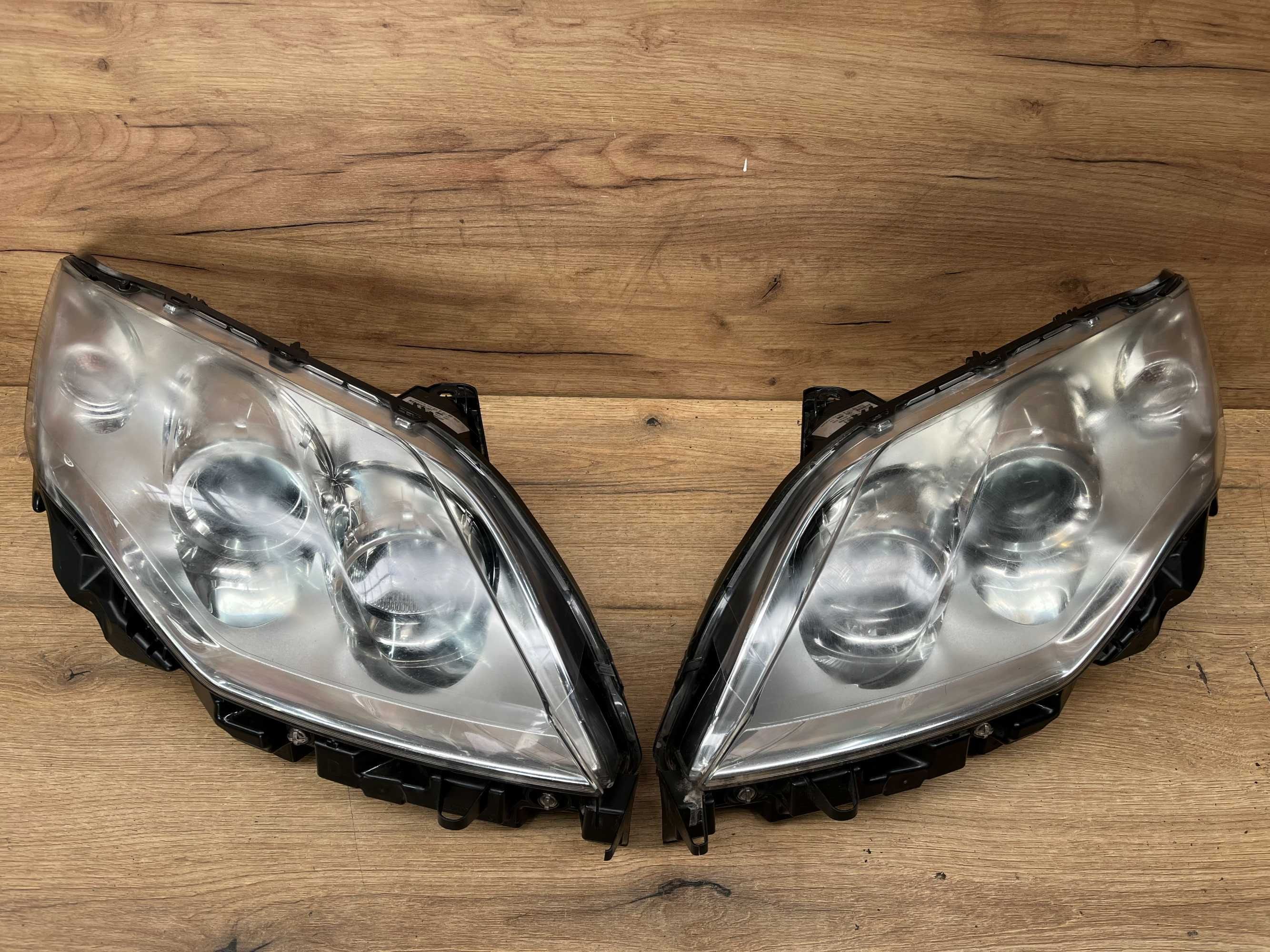 Lampa/reflektor przedni lewy prawy Renault Laguna 3