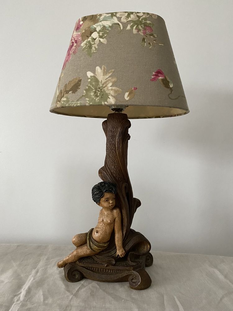 Stara rzezbiona lampka