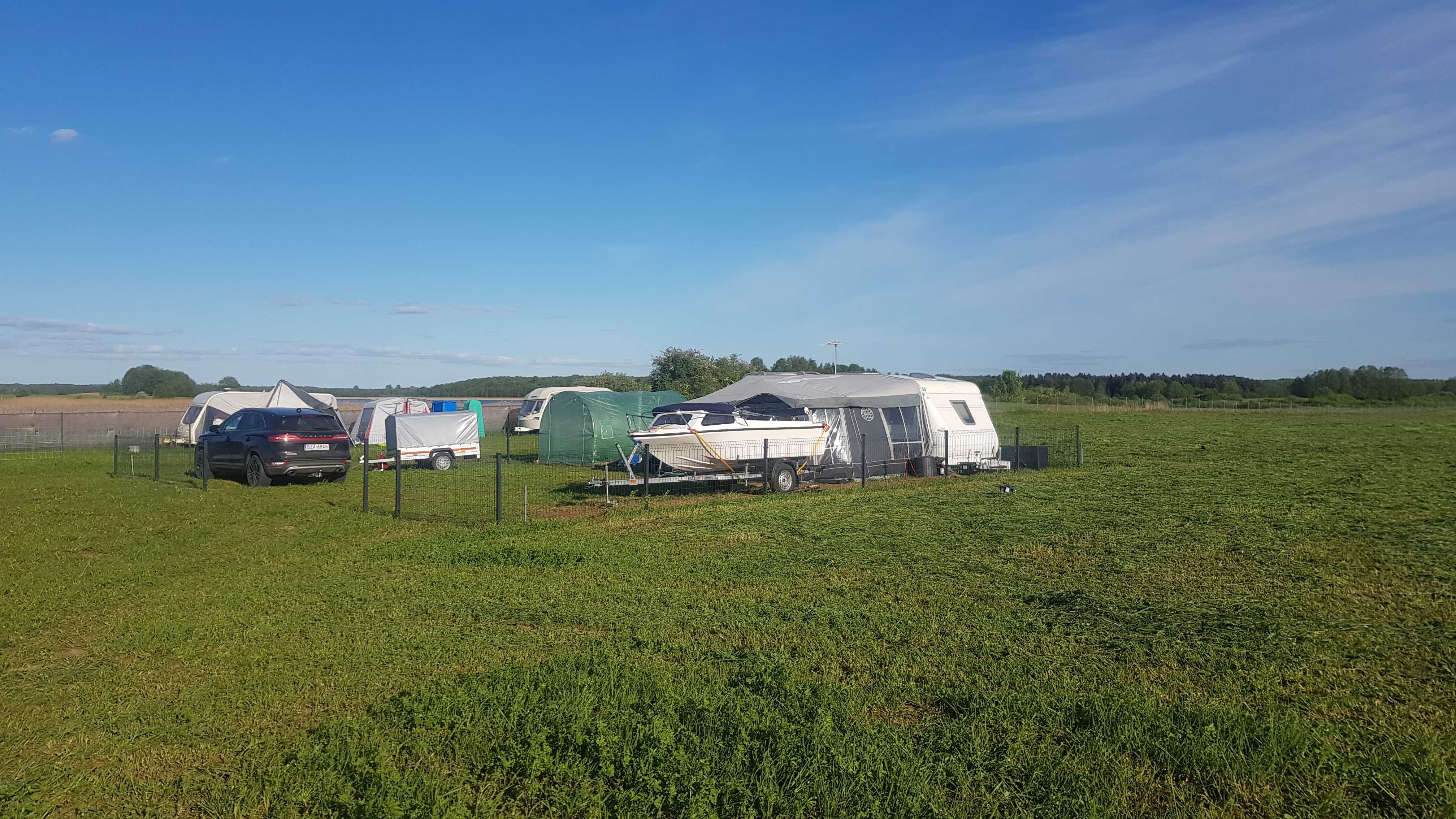 Własna działka na jeziorem z linią brzegową. Wynajem! Cena za Rok!!!