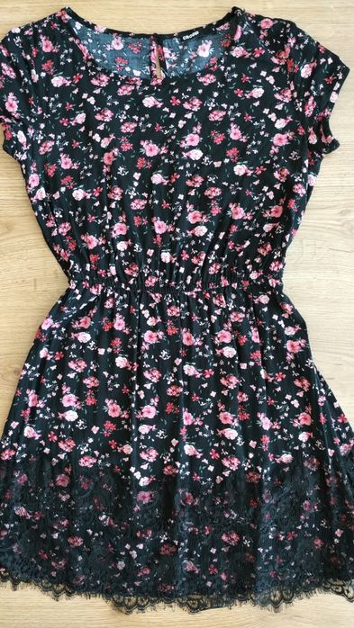 Letnia sukienka w kwiaty Cropp roz S