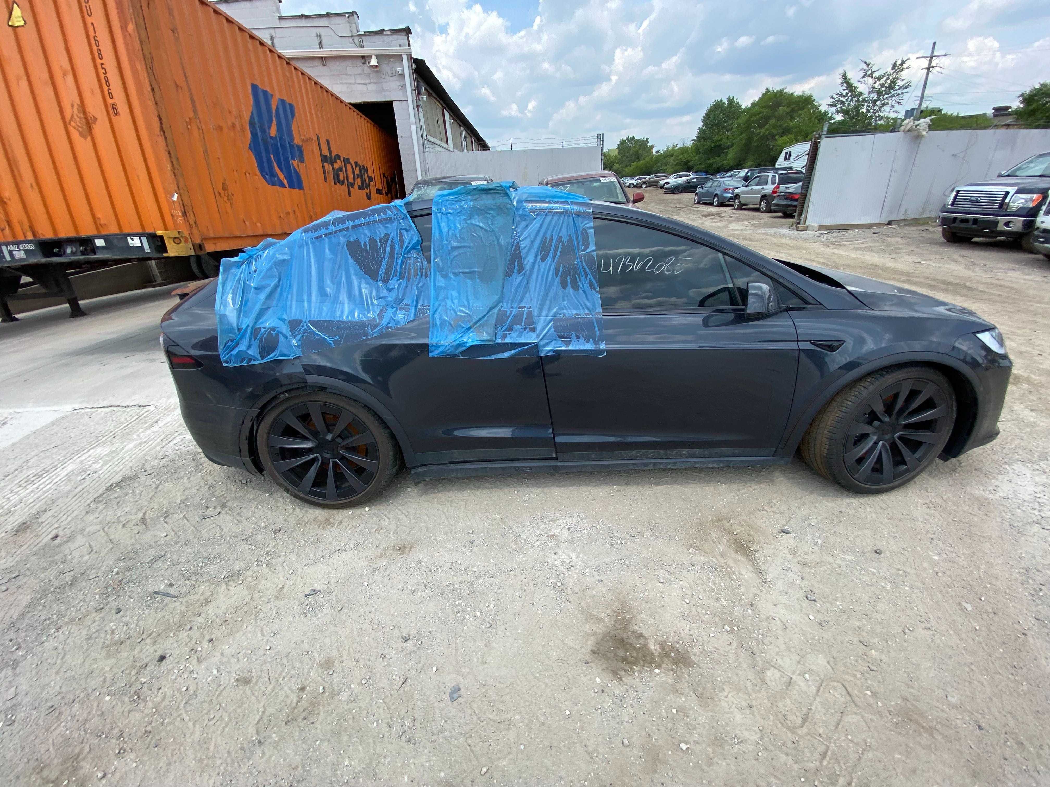Tesla Model X 24 рік