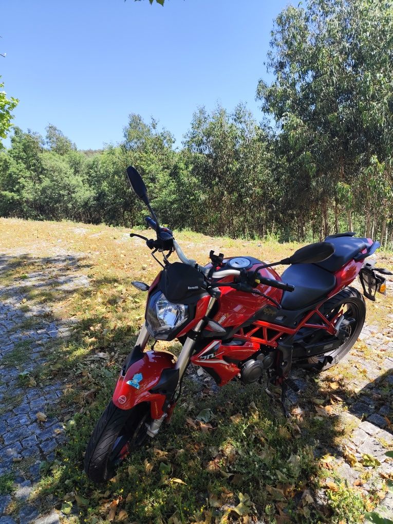 Troco/Repasso financiamento Benelli 125 Leia o Anúncio