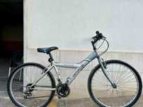 Bicicleta com pouco uso