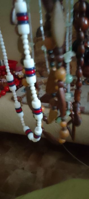 Бусы для украшения женщин