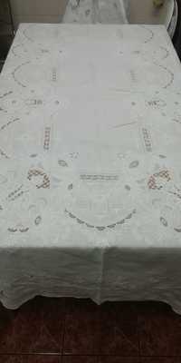 Toalha de mesa bordado da lixa