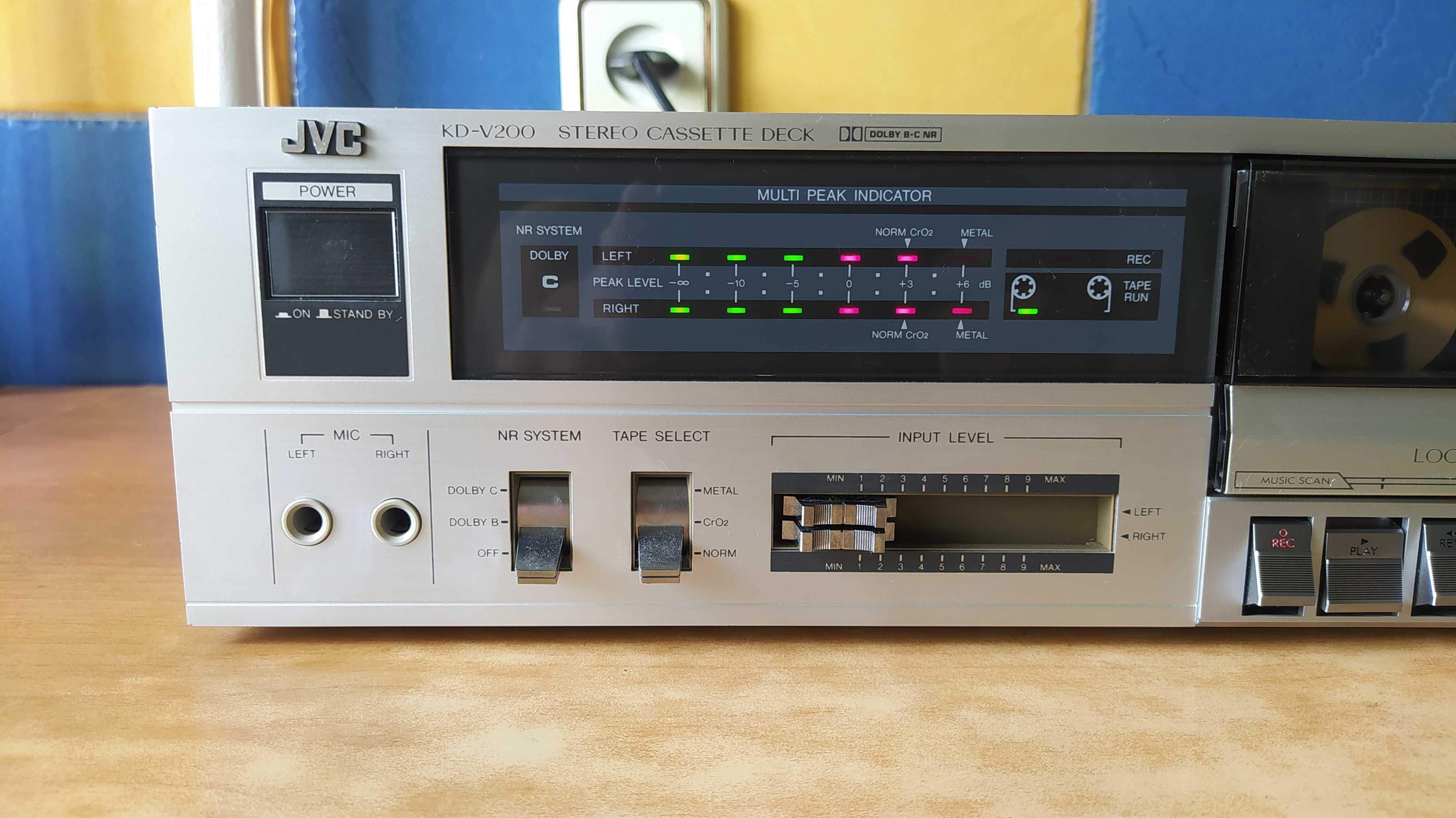 Кассетная дека JVC KD-V200
Stereo Cassette Deck (1983-84)