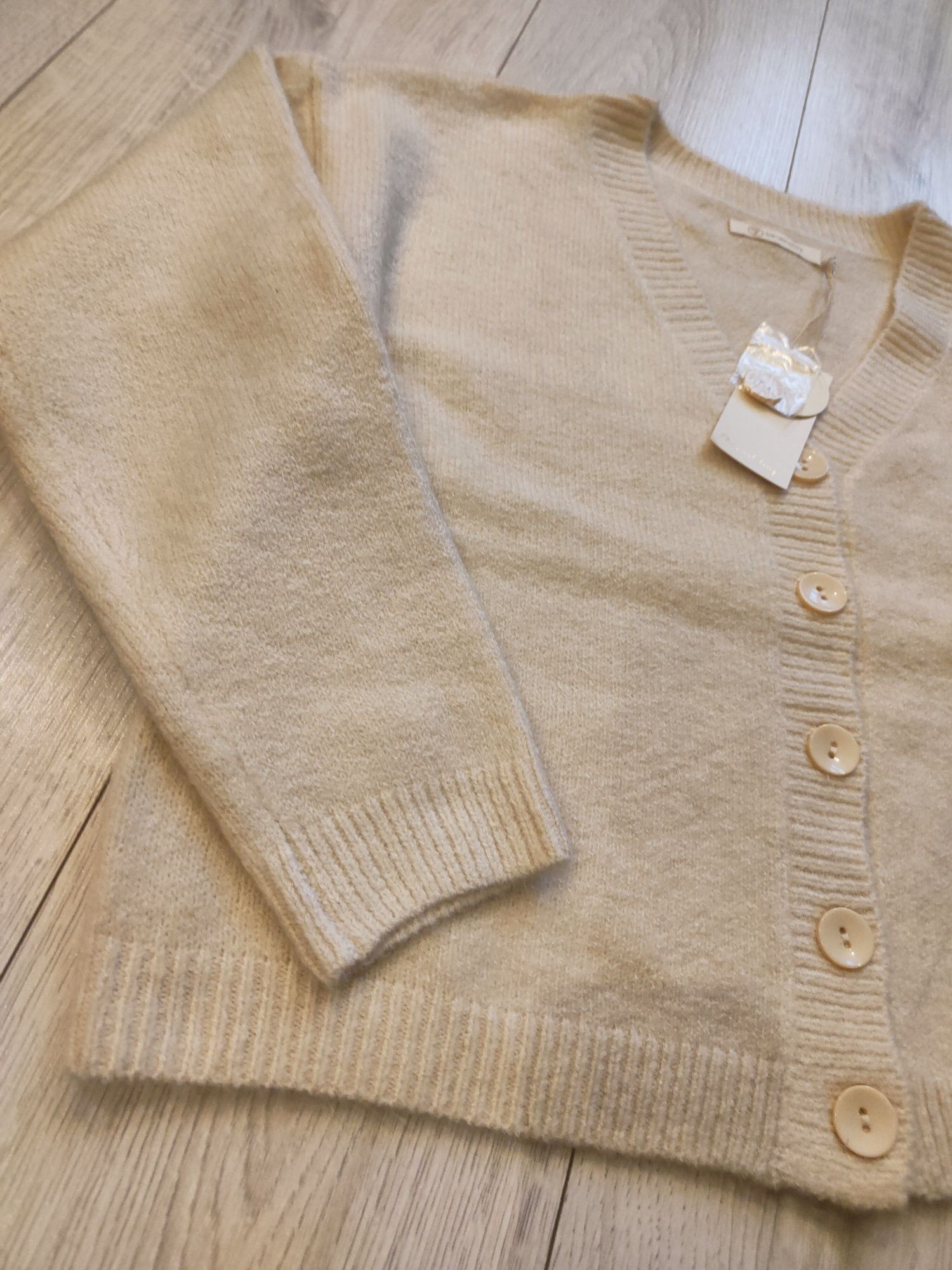 Sweter oversize guziki