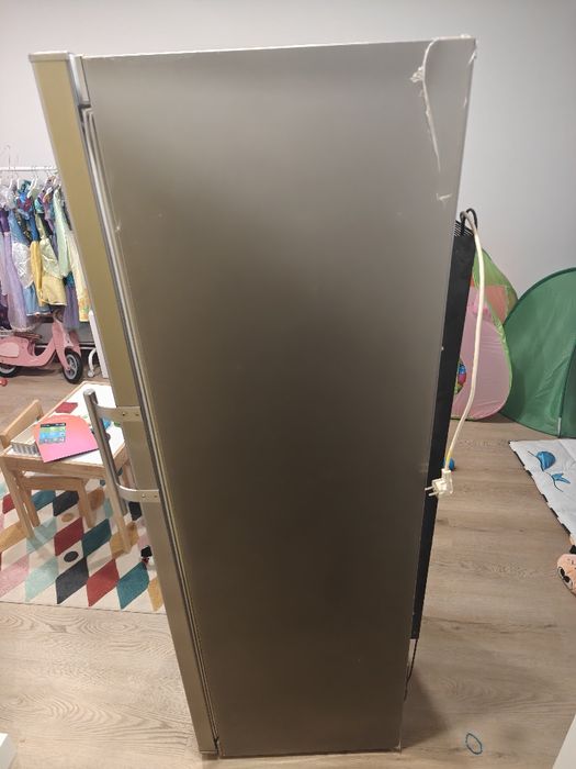 Arca Congeladora Vertical Ariston-Hotpoint  (Não funciona)