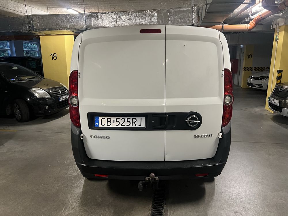 Opel Combo Camper Van 2013 – Twój dom na kółkach