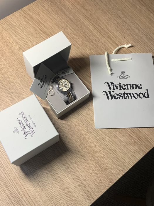 Новий годинник Vivienne Westwood