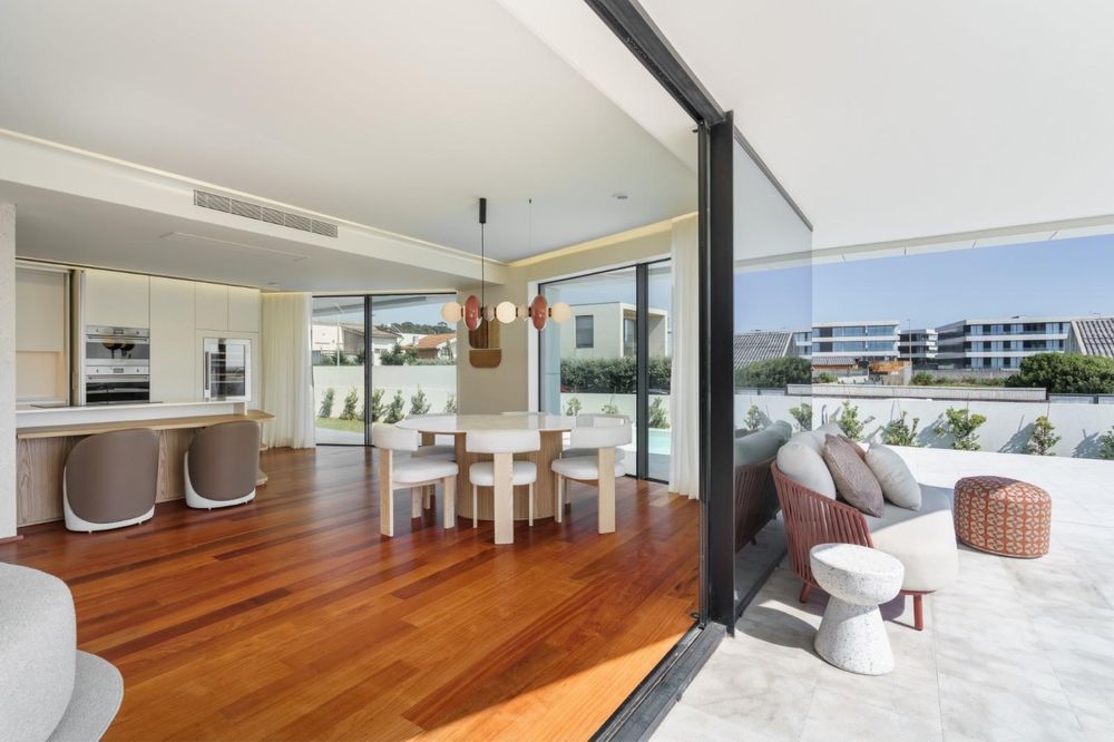 Apartamento com acesso privado na 1ª linha da praia e piscina privada