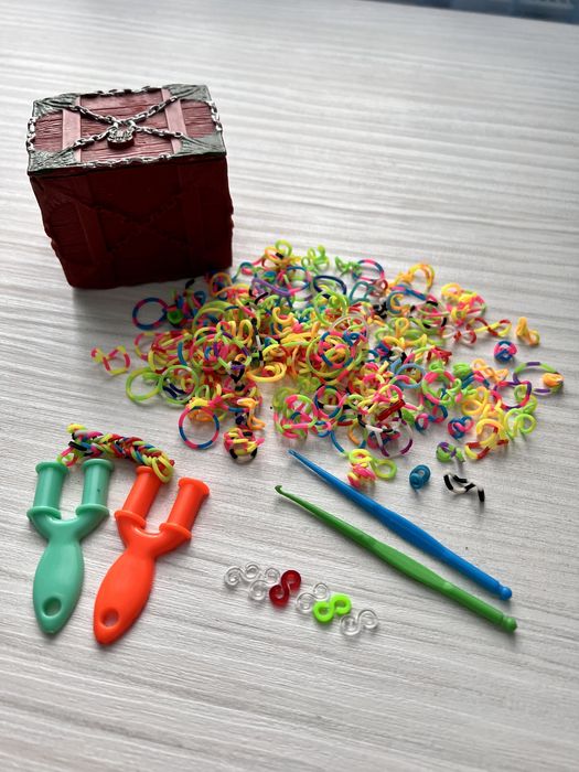 Сундучок с резинками для плетения