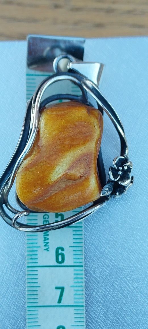 Zawieszka srebro oksydowane925 z naturalnym bursztynem bałtyckim