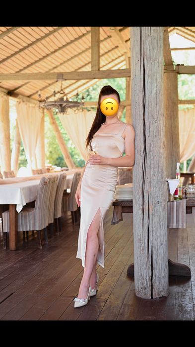 Топ и юбка , цвет беж, состояние 10/10