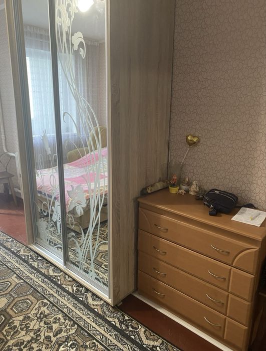 Продам гостинку с балконом 28м2 в индустриальном р-не