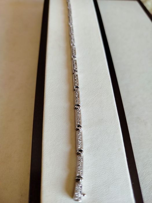 Bransoletka z białego złoto pr 750/ 10.62g/ brylanty 0.512ct 64 szt