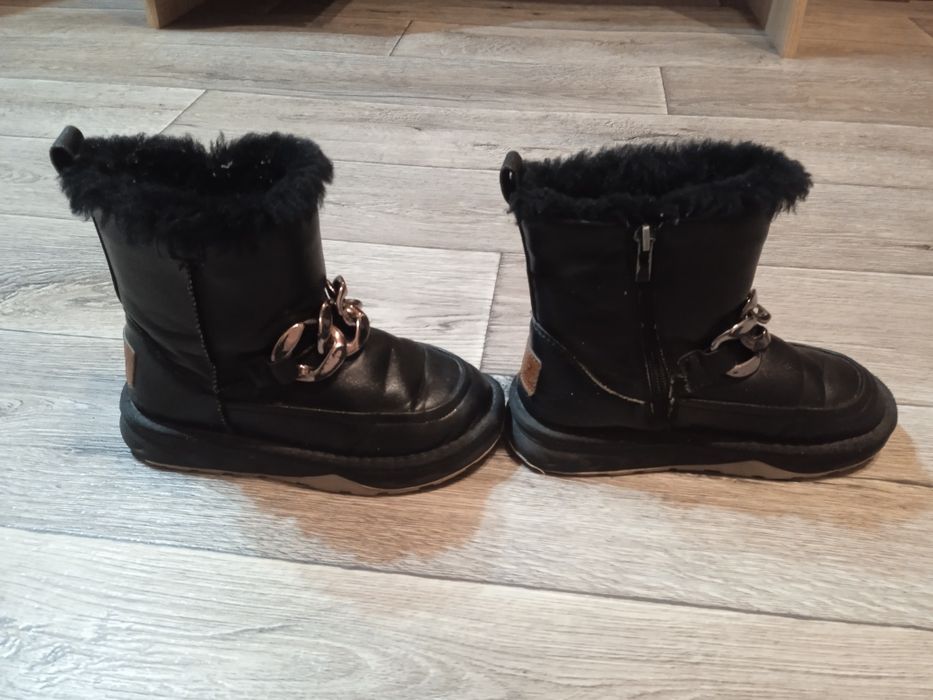 Зимові черевики для дівчинки, уги