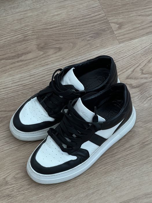 Низькі шкіряні кеди estro