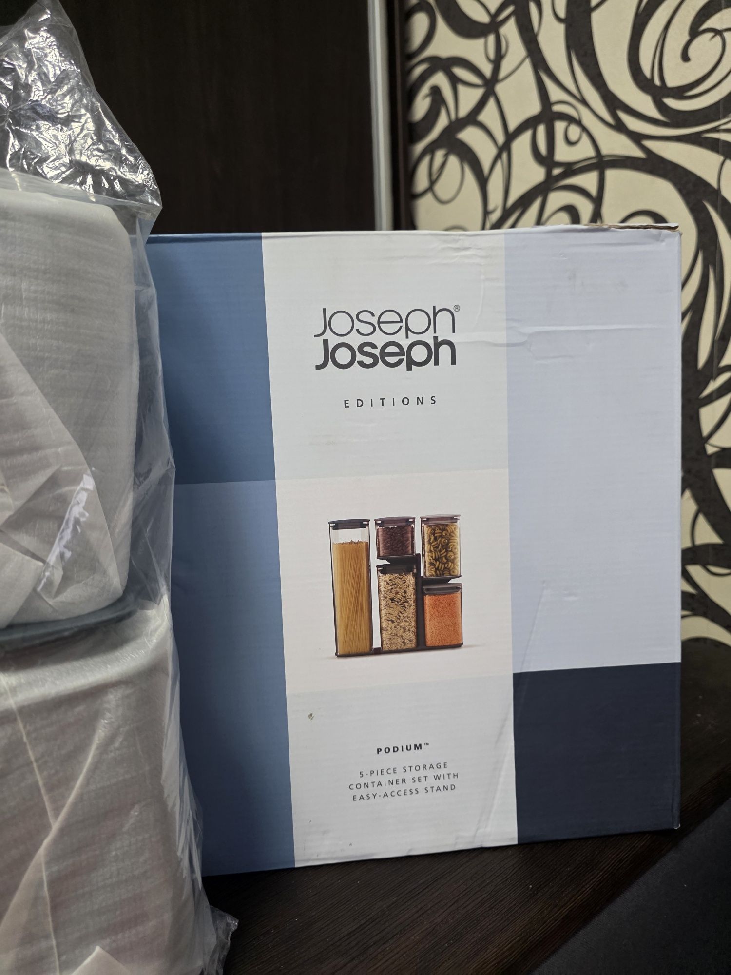 Набір ємностей для зберігання з підставкою Joseph Joseph FOOD STORAGE