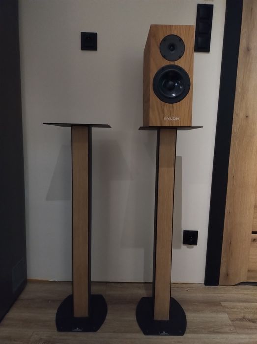 Dwa stojaki pod kolumny monitor