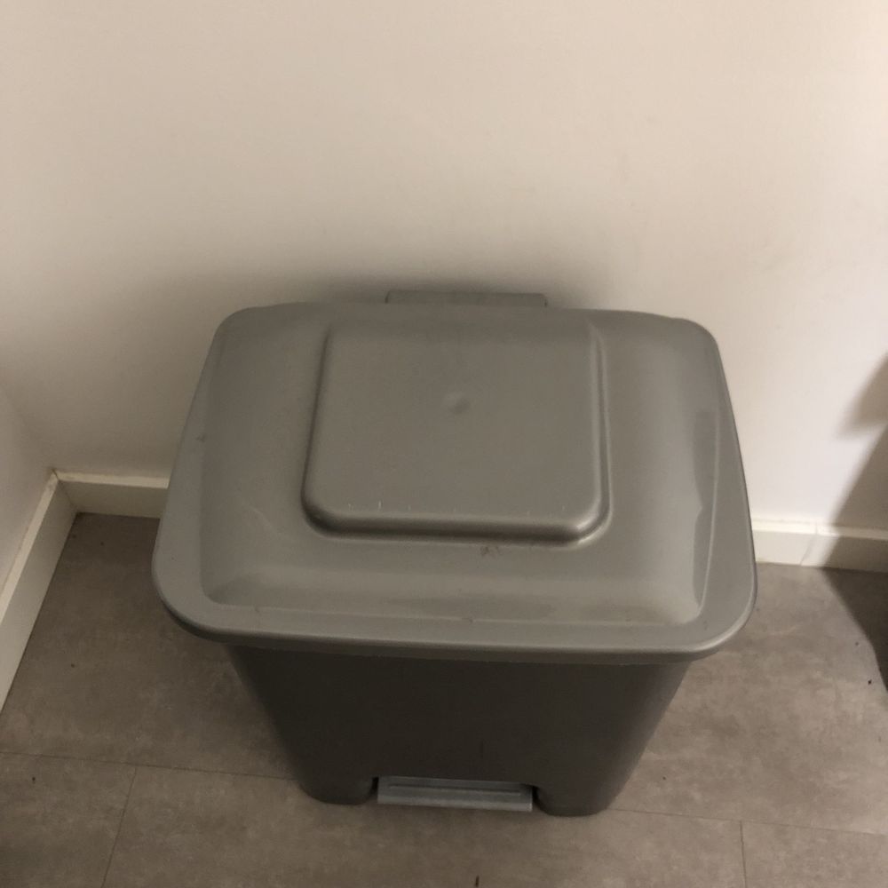 Caixote Lixo de Plastico Cinzento