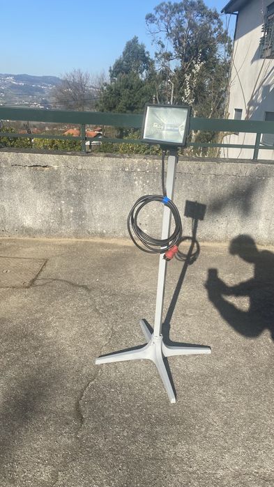 Holofote com suporte extensivel