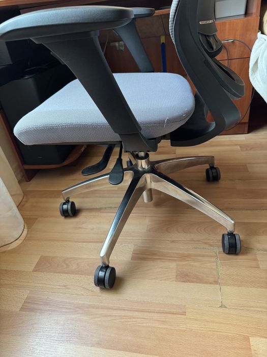 Кресло компьютерное офисное эргономическое ортопедическое очень удобно