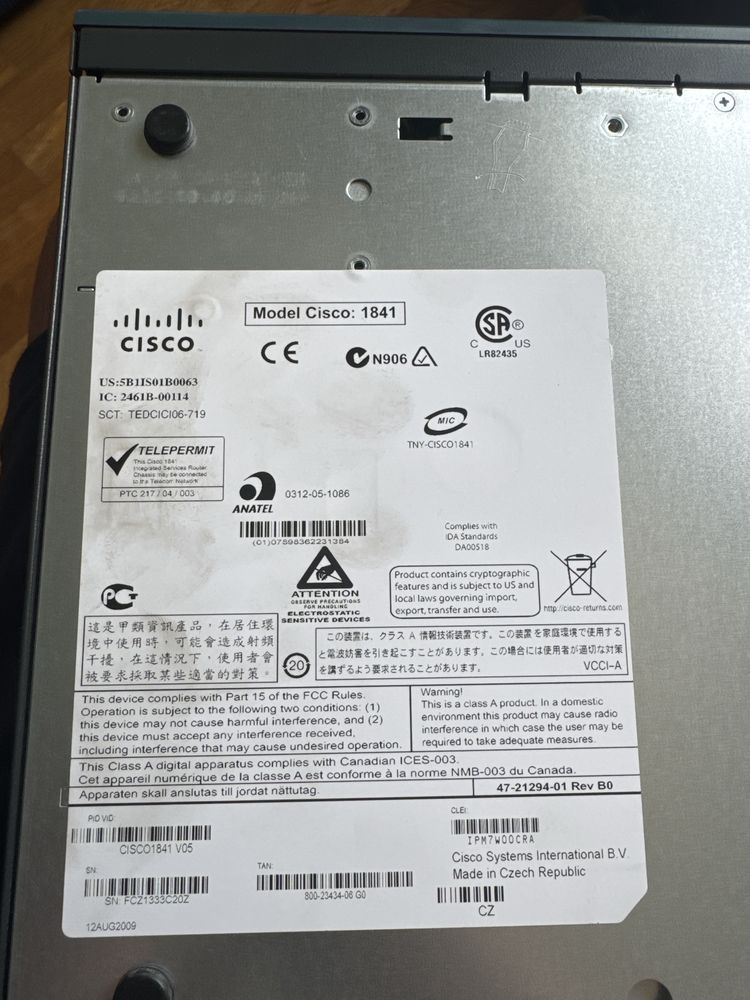 Vendo Router mais Switch Cisco