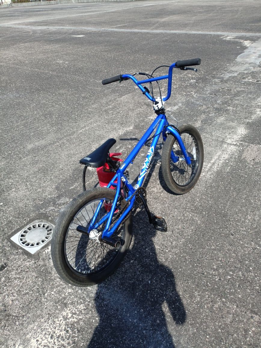 BMX Mongoose Legion L20