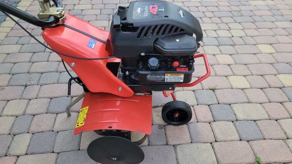 Niemiecka Glebogryzarka BRIGGS&STRATTON 4KM
STAN bdb 100% sprawna