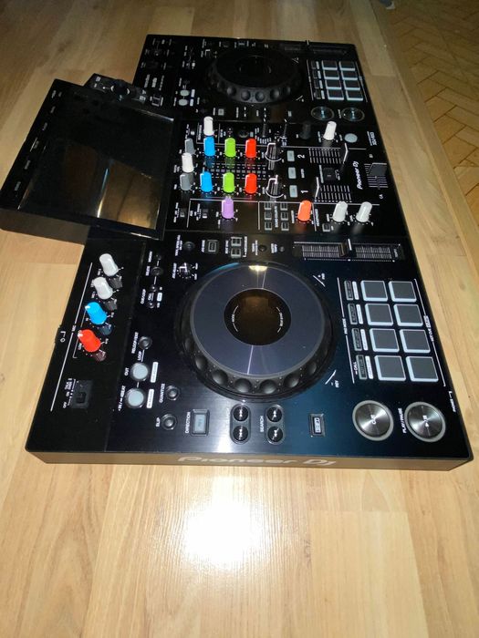 Pioneer XDJ-RX3 com Deck Saver.
