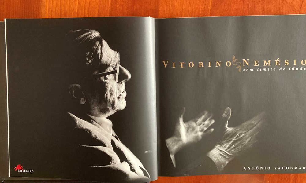 2 livros Filatelia “Sem limite idade" e Portugal em selos 2006